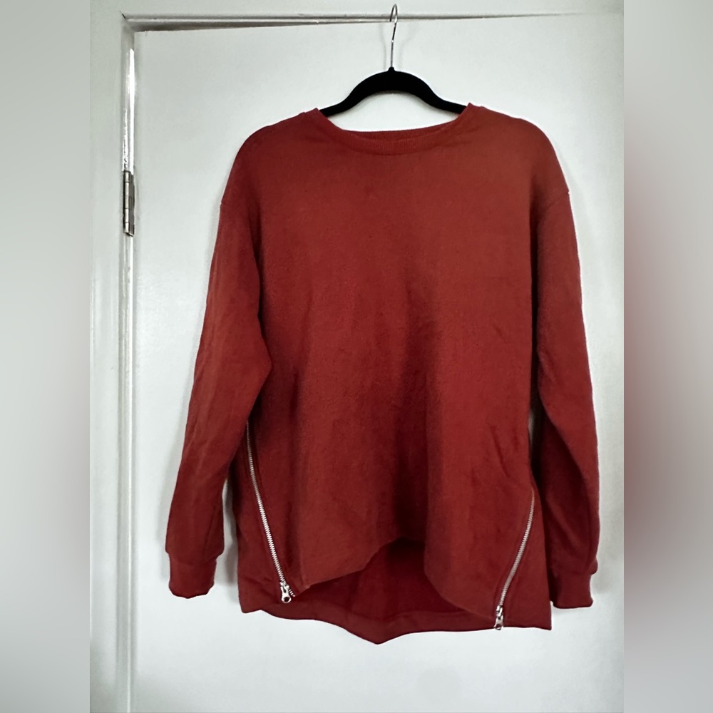 NWOT GAP Maternity Sweatshirt w/ Zipper Sides